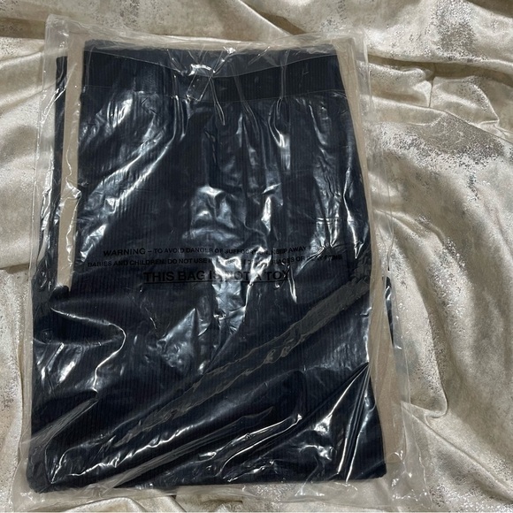 COPY - Bar lll Women's Rib-Knit Sleeveless Midi Sweater Dress, medium V-neck in… - Picture 6 of 7